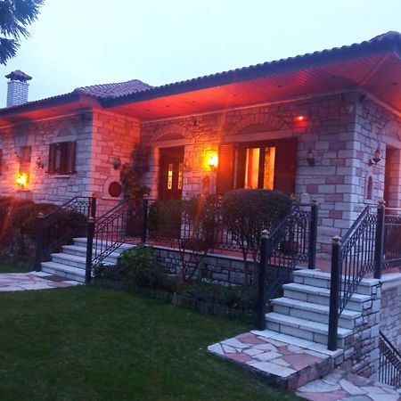 Μπαλκόνι στη λίμνη Τριχωνίδα Βίλα Krio Nero Εξωτερικό φωτογραφία