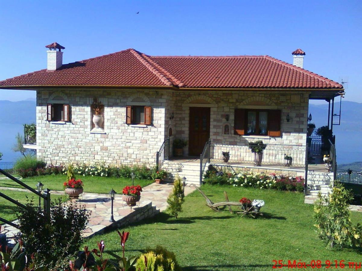Μπαλκόνι στη λίμνη Τριχωνίδα Βίλα Krio Nero Εξωτερικό φωτογραφία