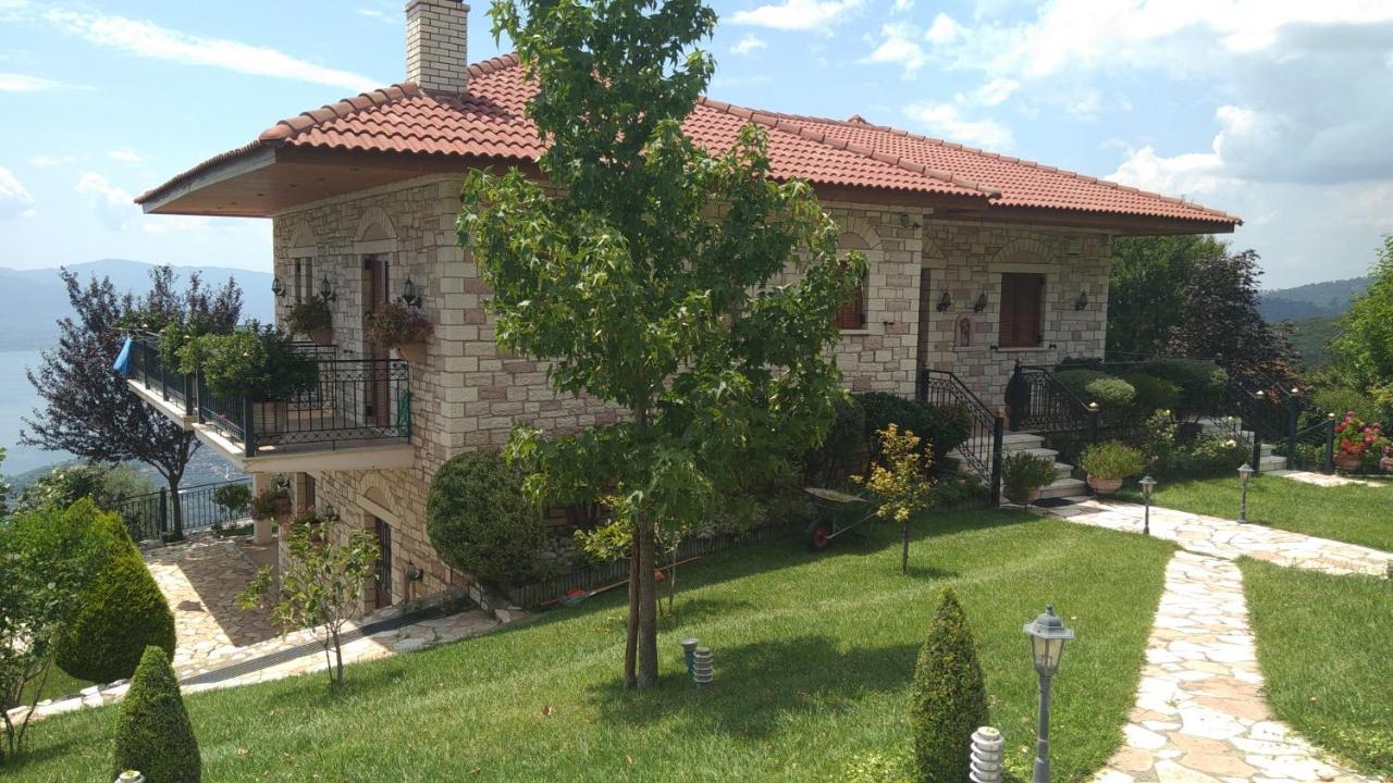 Μπαλκόνι στη λίμνη Τριχωνίδα Βίλα Krio Nero Εξωτερικό φωτογραφία
