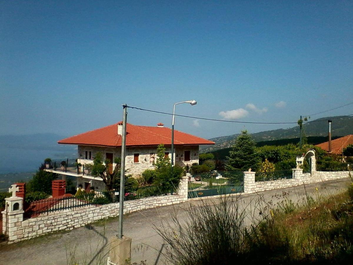 Μπαλκόνι στη λίμνη Τριχωνίδα Βίλα Krio Nero Εξωτερικό φωτογραφία