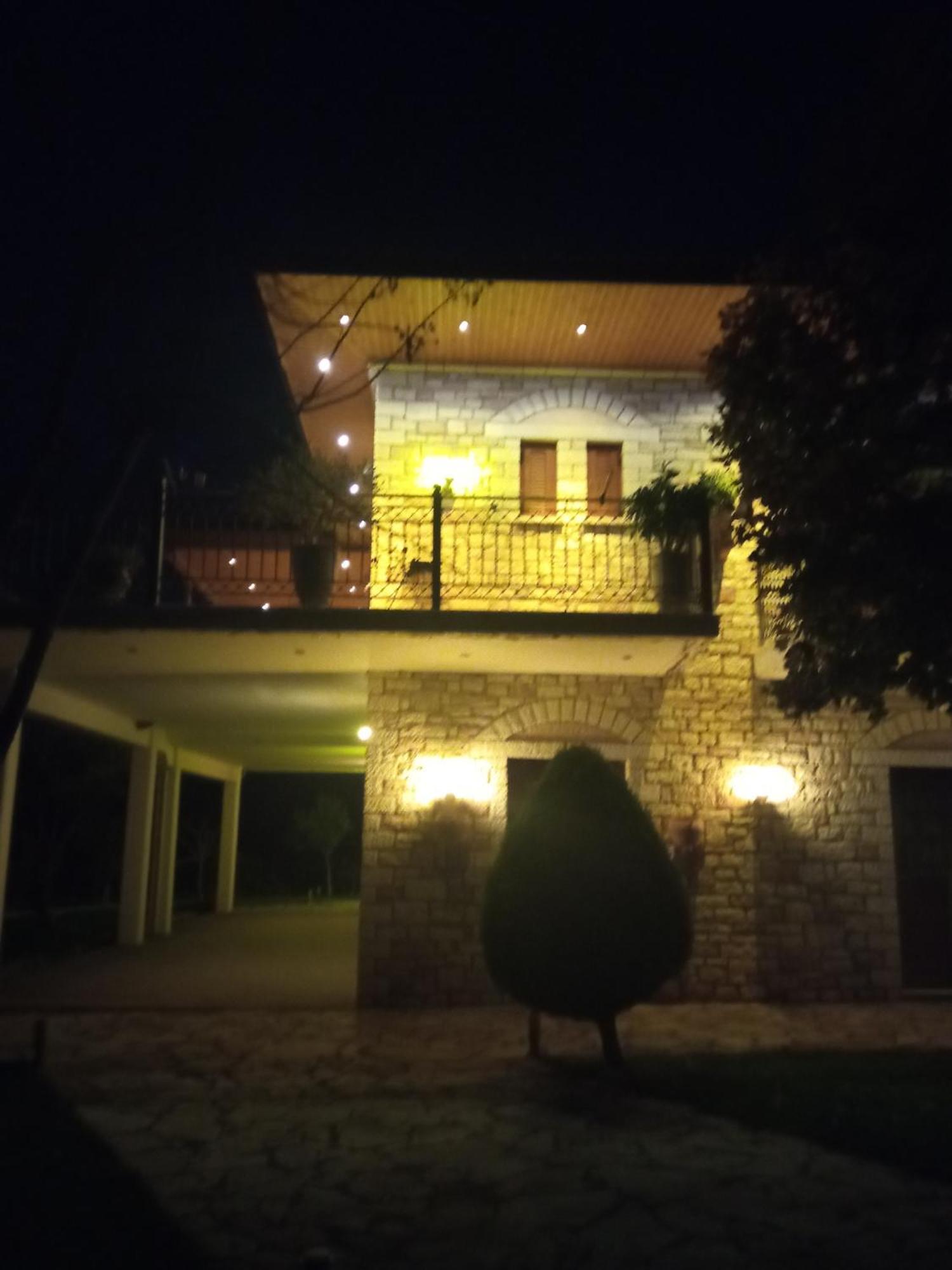 Μπαλκόνι στη λίμνη Τριχωνίδα Βίλα Krio Nero Εξωτερικό φωτογραφία