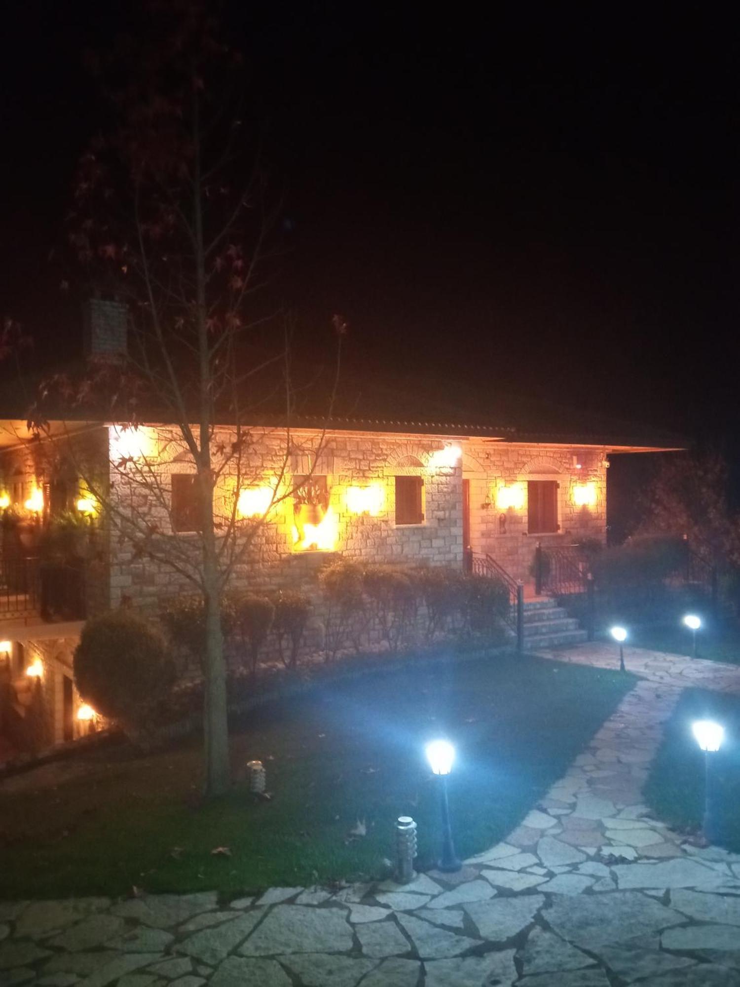 Μπαλκόνι στη λίμνη Τριχωνίδα Βίλα Krio Nero Εξωτερικό φωτογραφία