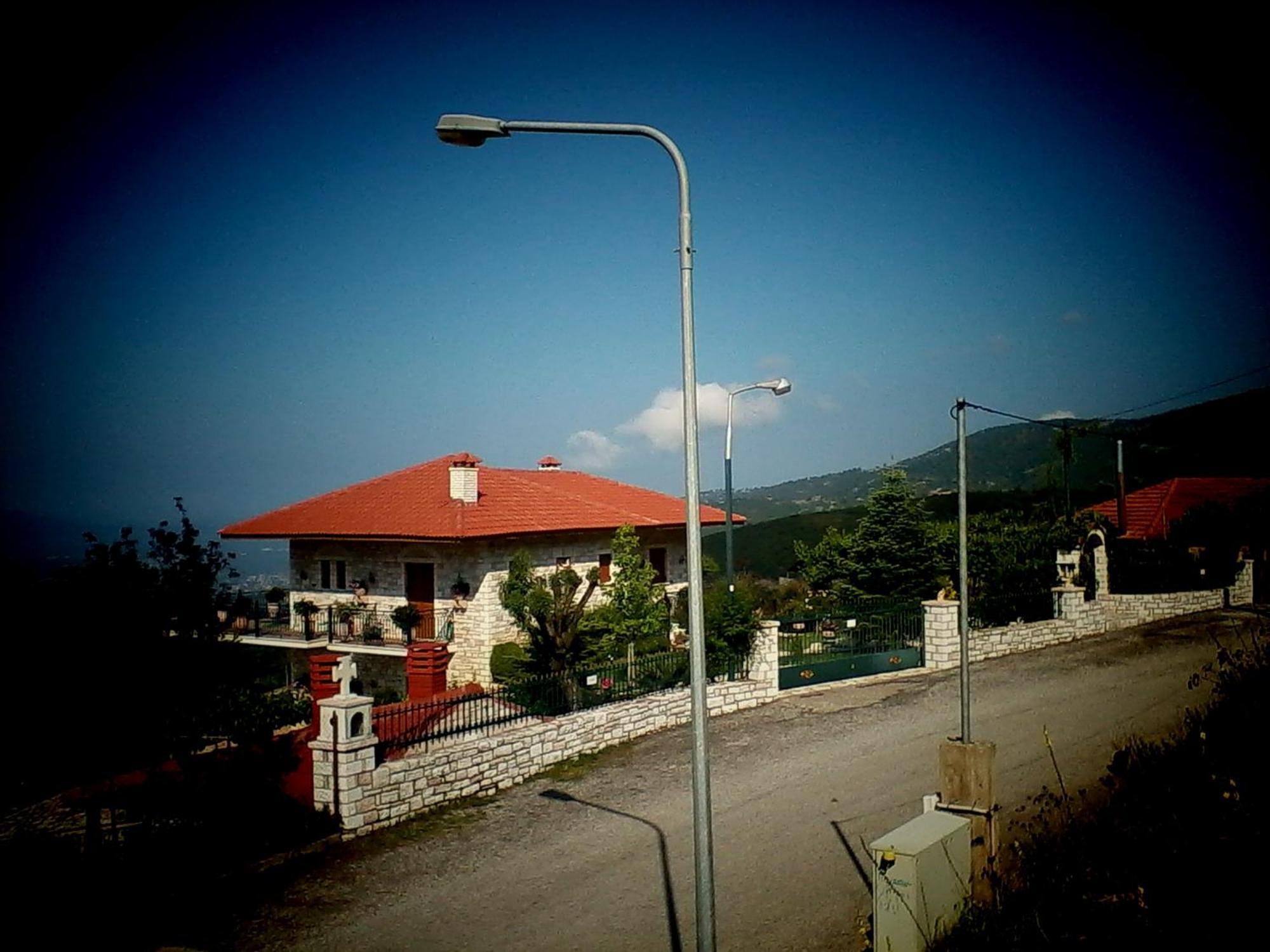 Μπαλκόνι στη λίμνη Τριχωνίδα Βίλα Krio Nero Εξωτερικό φωτογραφία