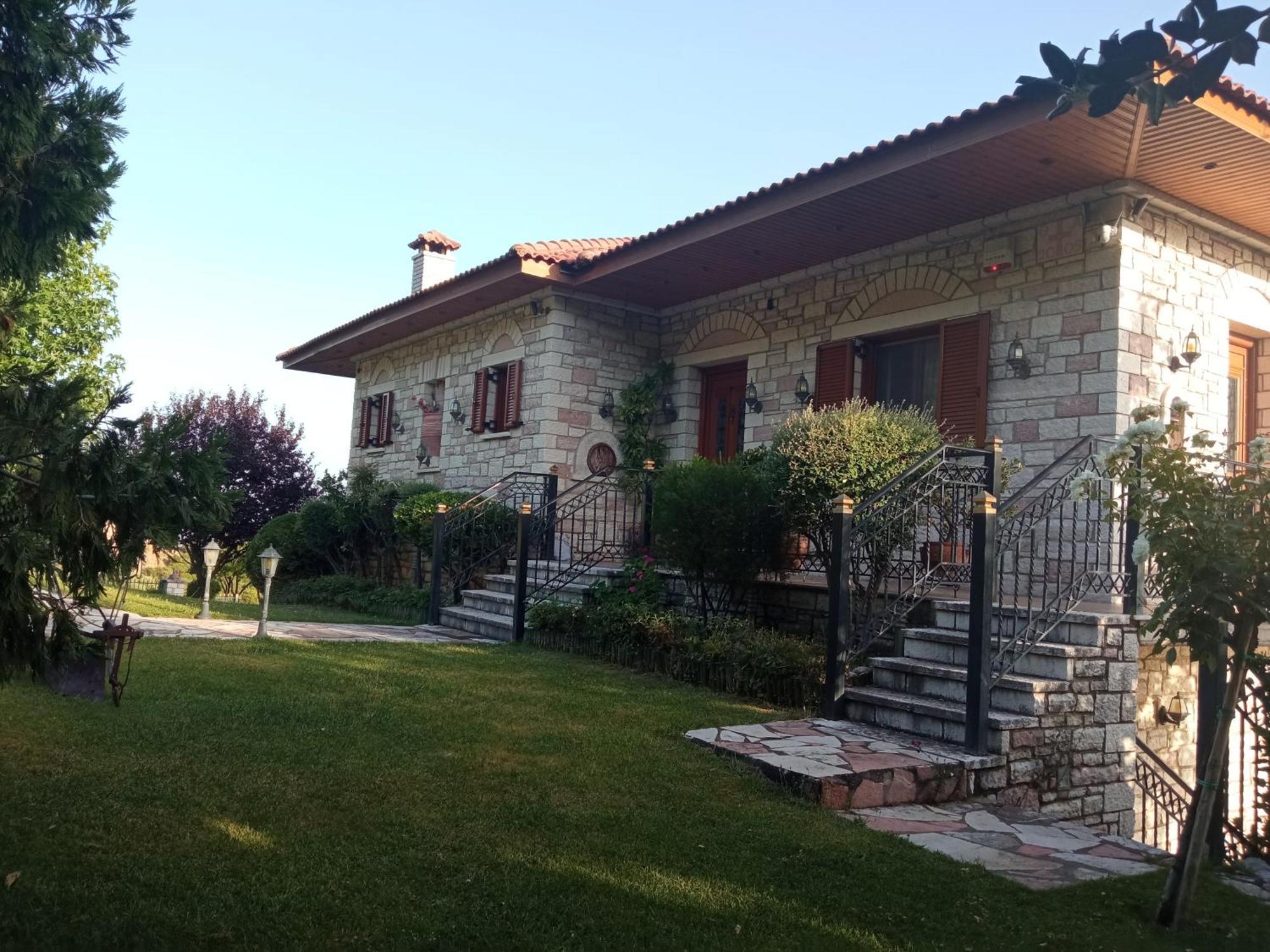 Μπαλκόνι στη λίμνη Τριχωνίδα Βίλα Krio Nero Εξωτερικό φωτογραφία