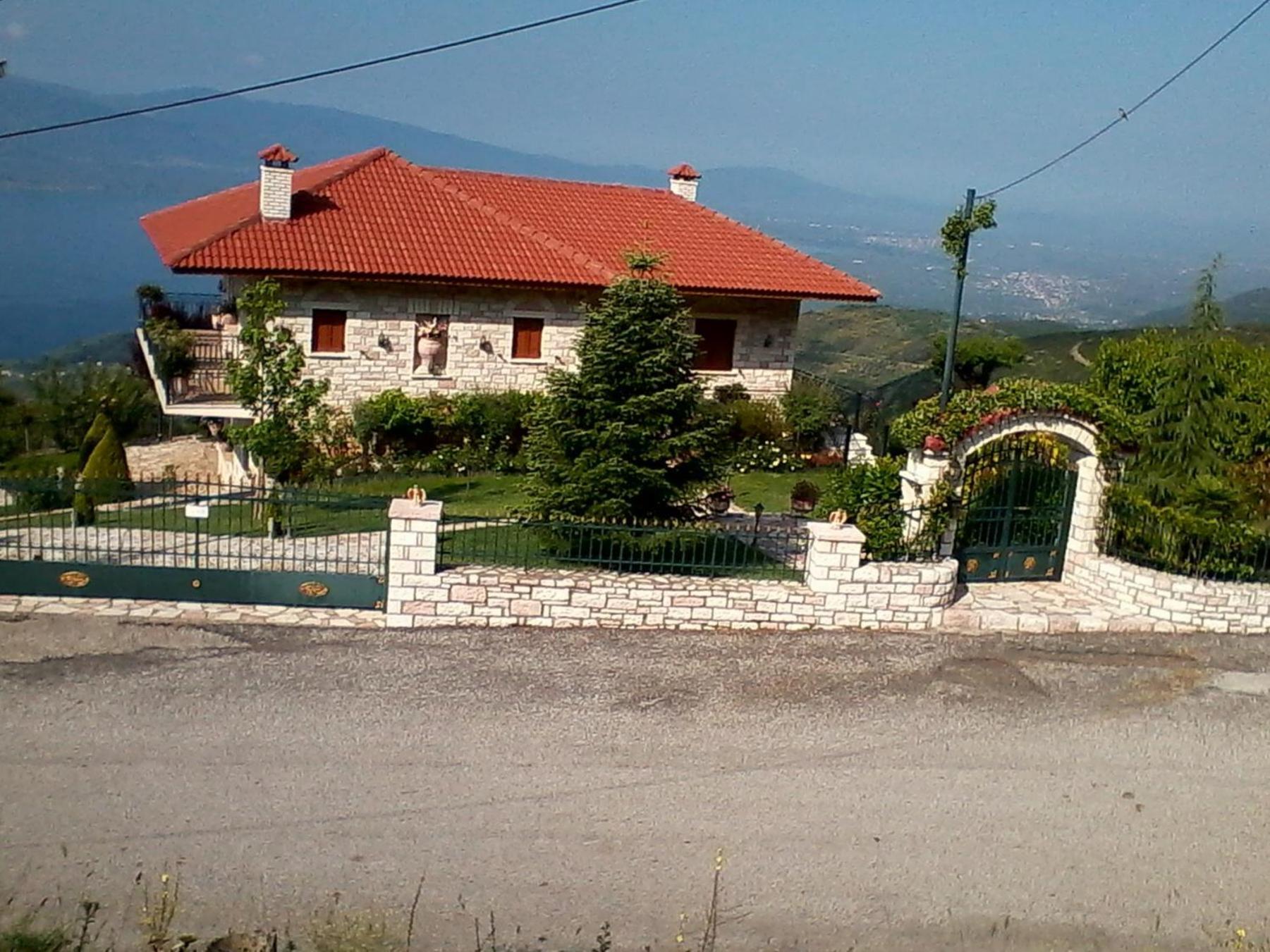 Μπαλκόνι στη λίμνη Τριχωνίδα Βίλα Krio Nero Εξωτερικό φωτογραφία