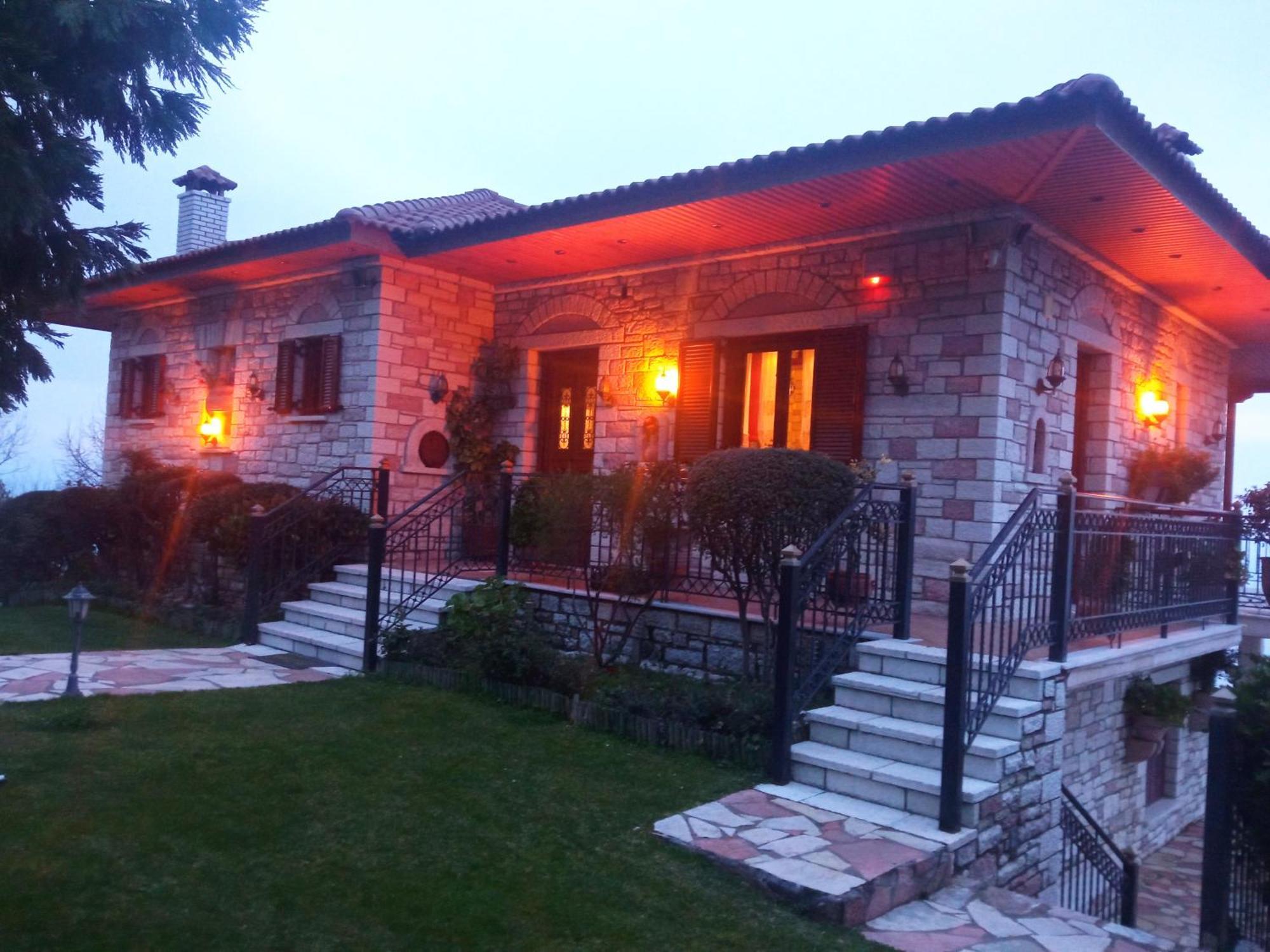 Μπαλκόνι στη λίμνη Τριχωνίδα Βίλα Krio Nero Εξωτερικό φωτογραφία